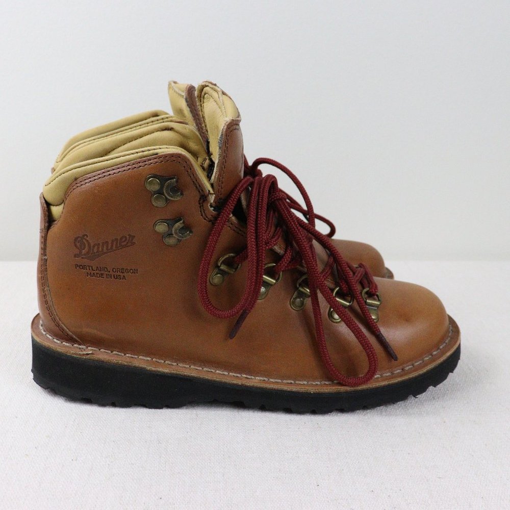 Danner Mountain Pass Rio 33278 Hiking Boots Womens Size 7M Brown Lace Up NEW